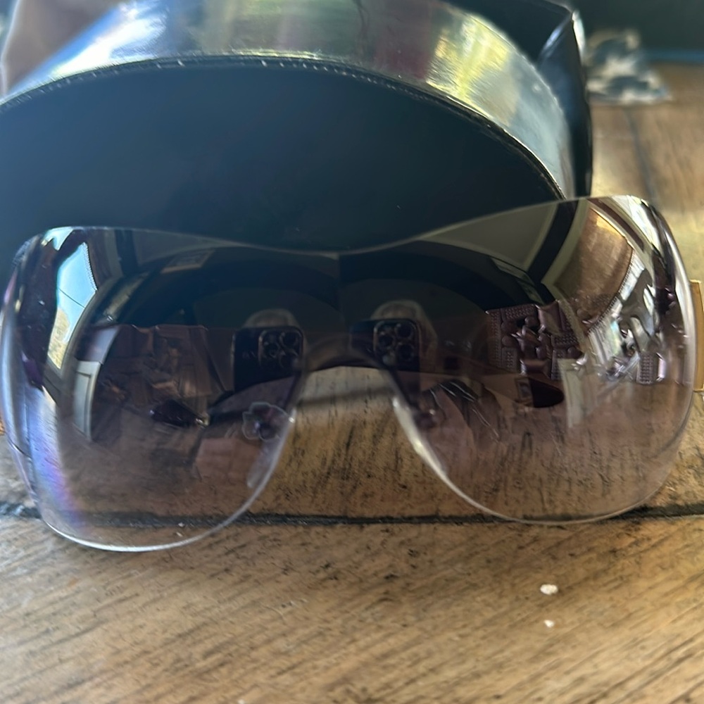 Rimless glasses with jeweled sides